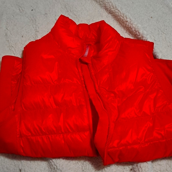 Fabletics Tops - FABLETICS PUFFER VEST SIZE LARGE